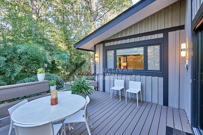 Building Photo - 500 Bayberry Dr