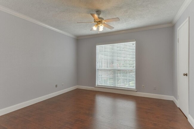 Building Photo - 6402 Del Monte Dr