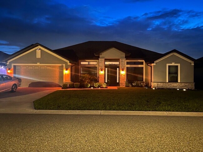 Building Photo - "Spacious 4-Bedroom Home in Mulberry's Heritage Park - 2 Full Baths & 2,211 Sq. Ft. of Comfort!"