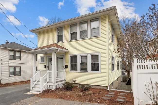 Building Photo - 9-11 Cross St