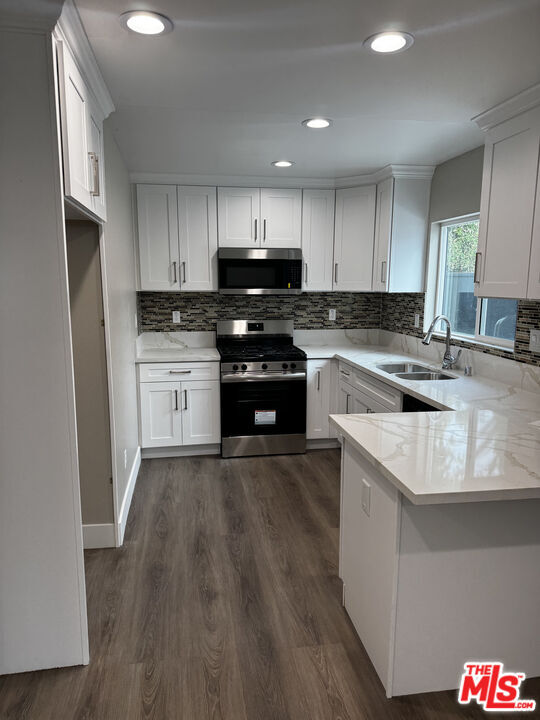 Building Photo - 731 E 33rd St