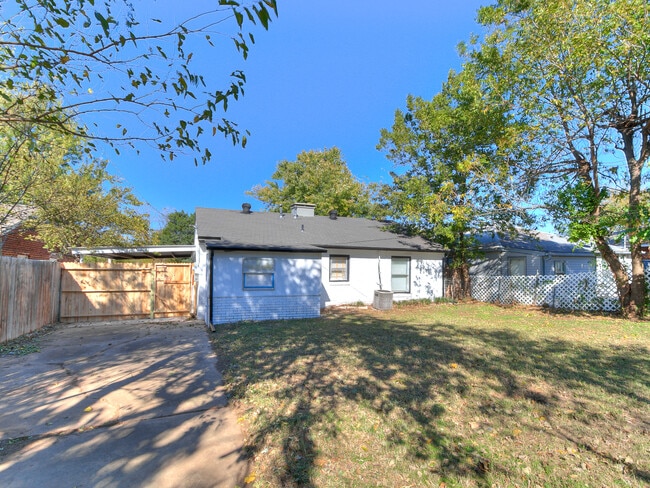 Building Photo - 220 E Jacobs Dr