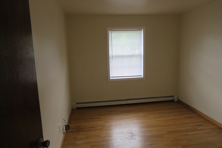 Building Photo - 12 N Maple Ave