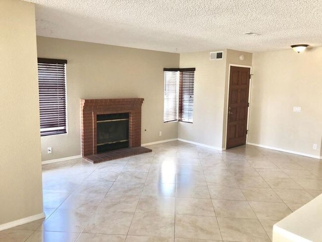 Building Photo - 2276 Manzana Way