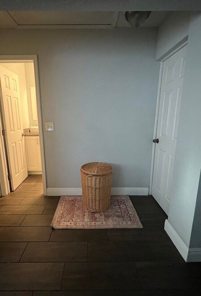 Building Photo - 303 N Marie Ave