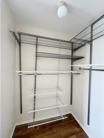 Building Photo - 1401 E 55th St