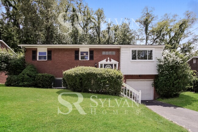 Building Photo - Remarkable Value. Unbeatable Location!