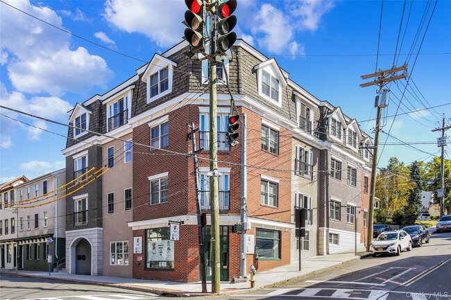 Building Photo - 78 Main St