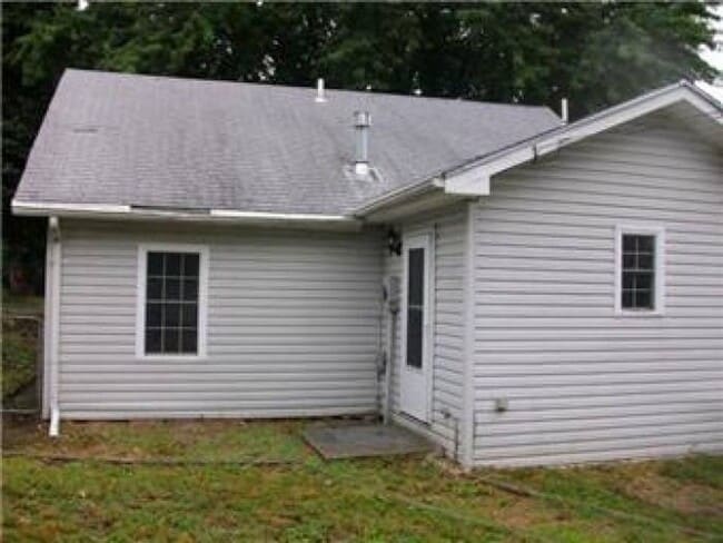 Building Photo - 106 N Huttig Ave