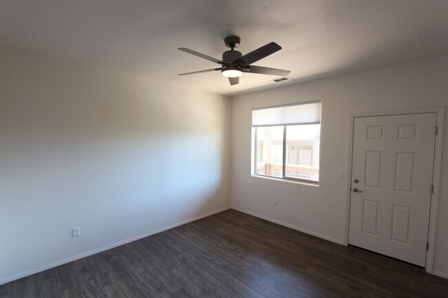 Building Photo - 1650 E Ponderosa Pkwy