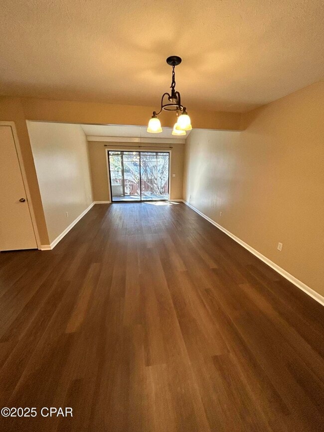 Building Photo - 1005 11th Ct