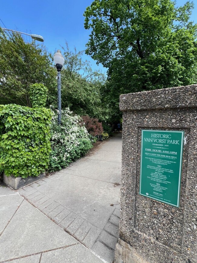 Building Photo - 48 Bright St