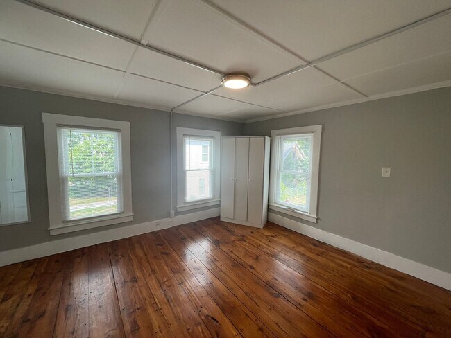 Building Photo - 21 Perley St