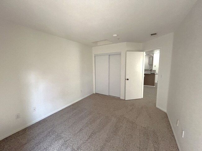 Building Photo - 13133 Le Parc Blvd