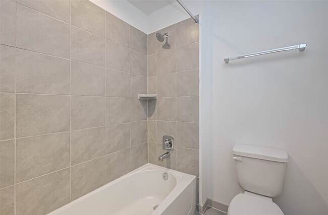 Building Photo - 3418 Lake Landing Ln