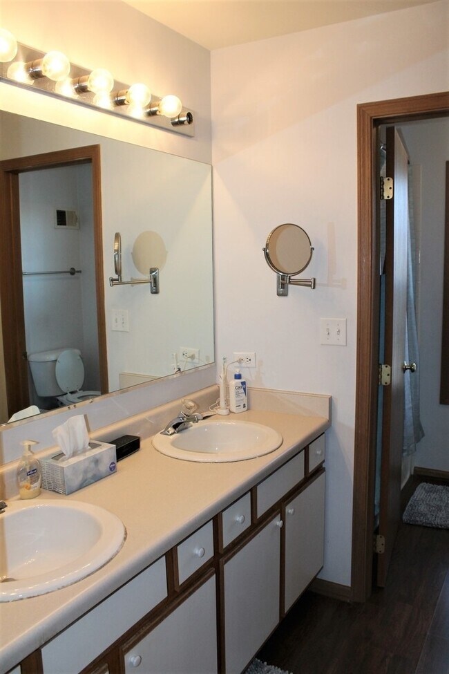 Building Photo - 156 Castlewood Ct