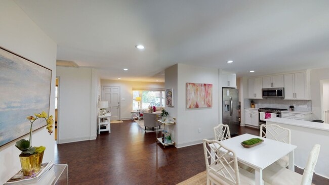 Building Photo - 1329 Mockingbird Ln