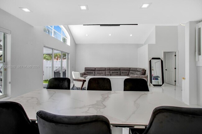 Building Photo - 3432 SW 49th St