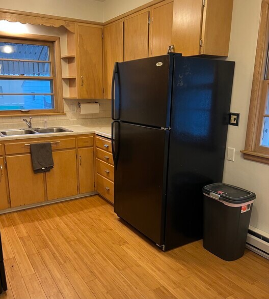 Kitchen - 2327 University Ave