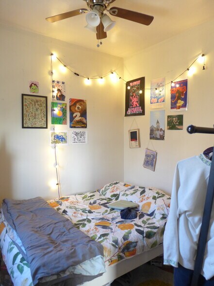 Building Photo - 830 Parker St