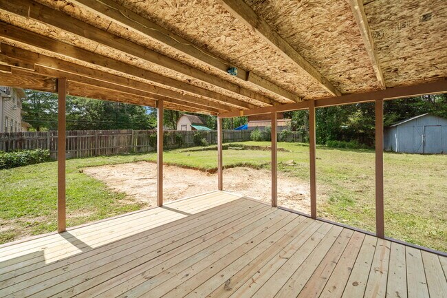Building Photo - 58 6th Ave