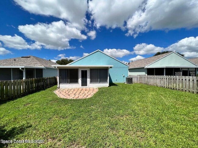 Building Photo - 2230 Redwood Cir