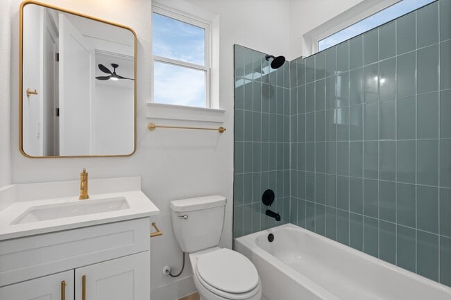 Building Photo - 717 Janisch Rd