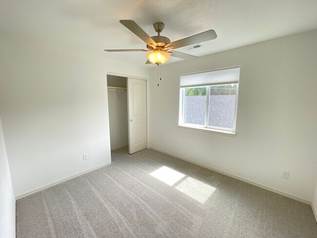 Building Photo - Brand New Hayden Home