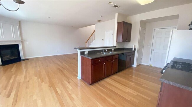 Building Photo - 2036 Fosco Dr NW