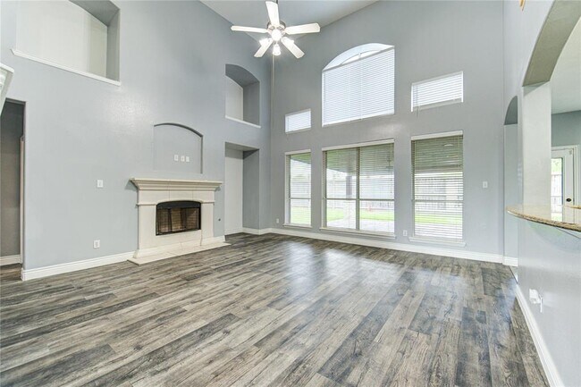 Building Photo - 5002 Laura Lee Ln