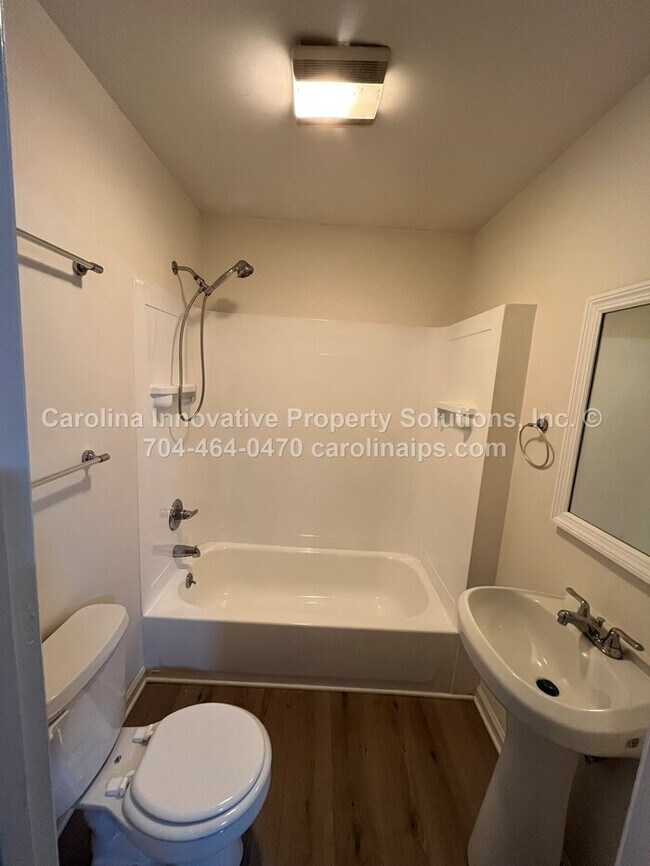 Building Photo - 4535 Dawnwood Dr