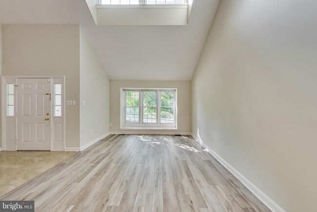 Building Photo - 12004 Montrose Village Terrace