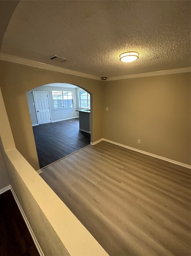 Building Photo - 15935 Kenbrook Dr
