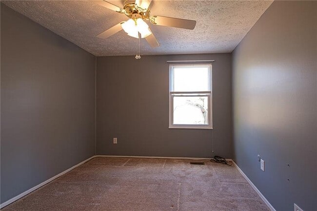 Building Photo - 84 Cortland Dr W