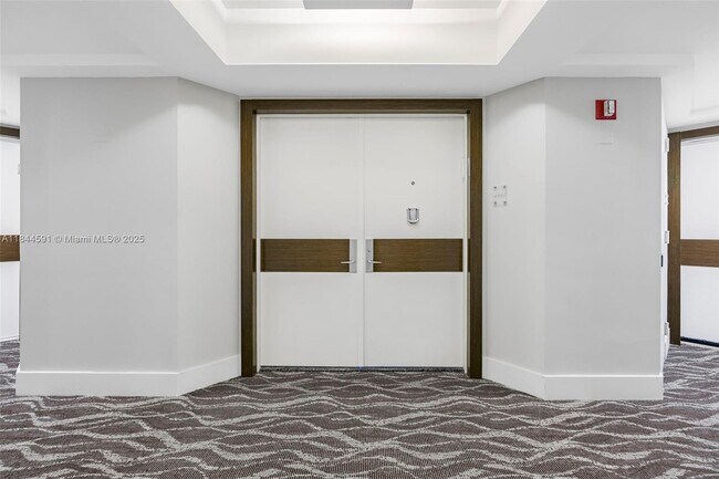 Building Photo - 4775 Collins Ave