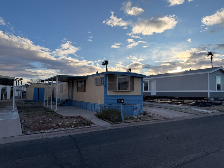 Building Photo - 3601 E Wyoming Ave