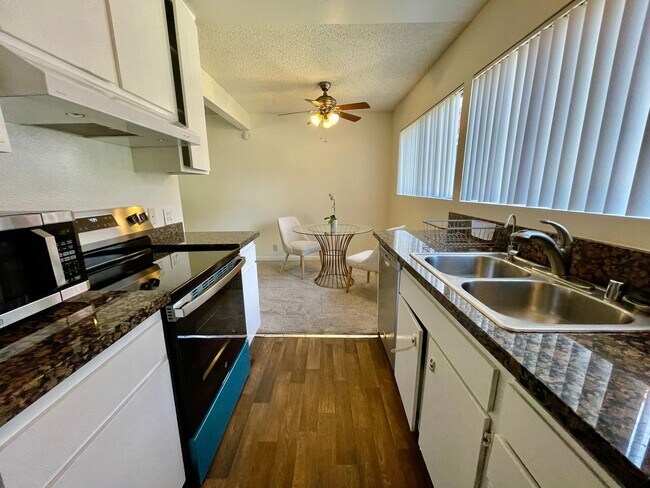 Building Photo - 54 Streamwood