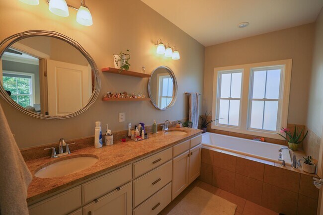 Building Photo - Upscale Living in Village Walk