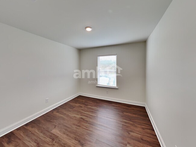 Building Photo - 893 Headland Wy