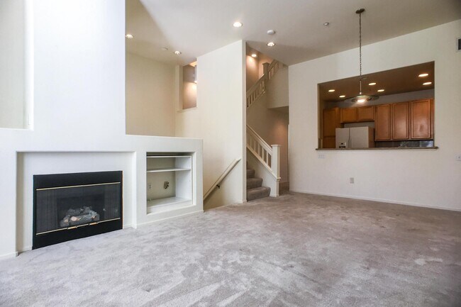 Building Photo - 204 Town Green Ln