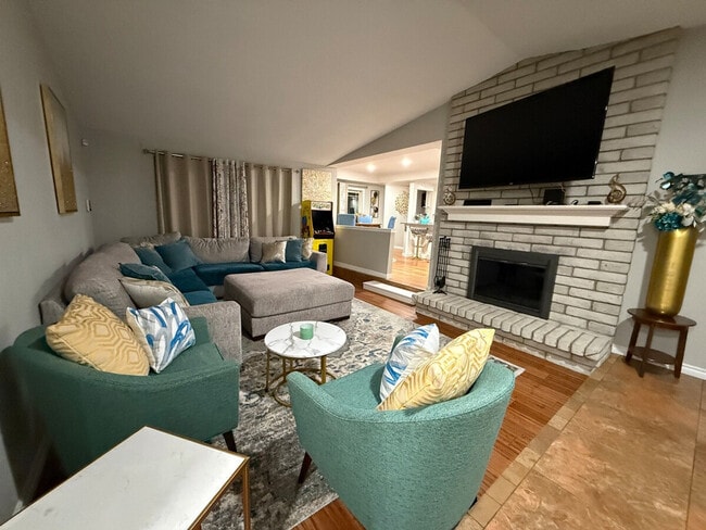 Building Photo - 1709 S Perry Ct