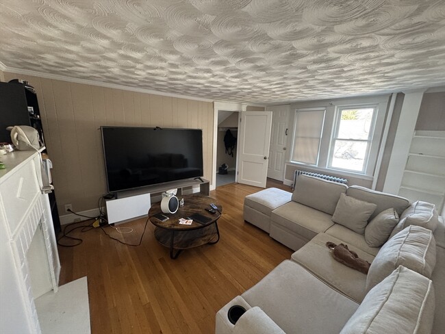 Building Photo - 187 Danforth St