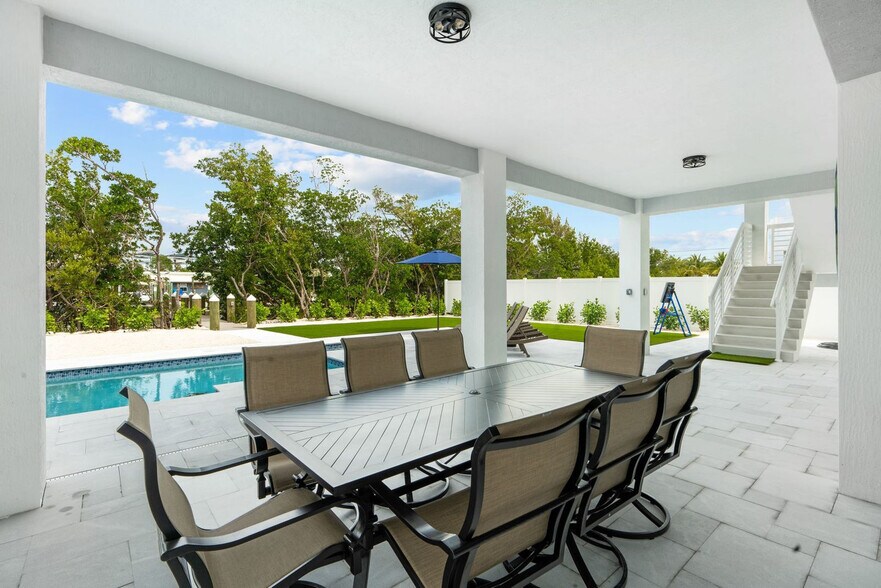 Building Photo - 83 Pescayo Ave