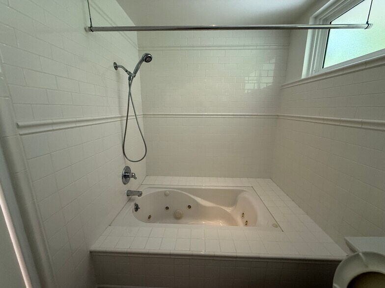 Building Photo - 18139 Coastline Dr