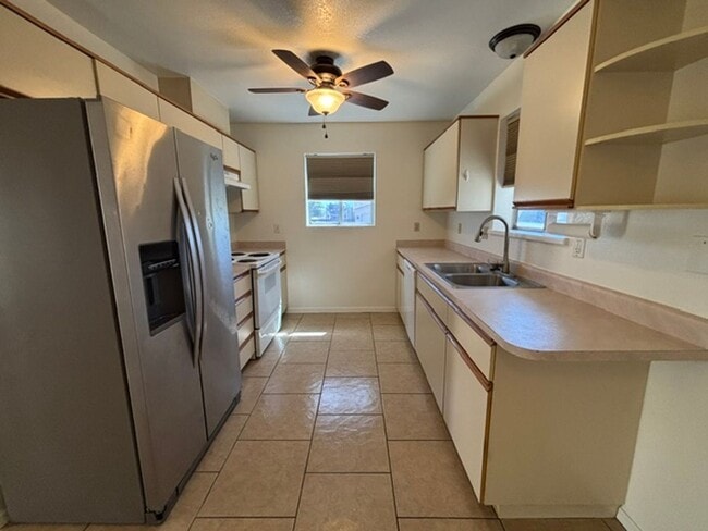 Building Photo - 3753 Tehachapi Dr