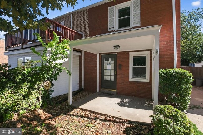 Primary Photo - 303 S Wayne St