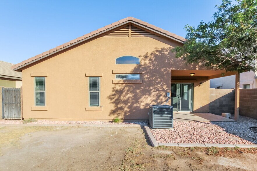 Building Photo - 614 E Jeanne Ln