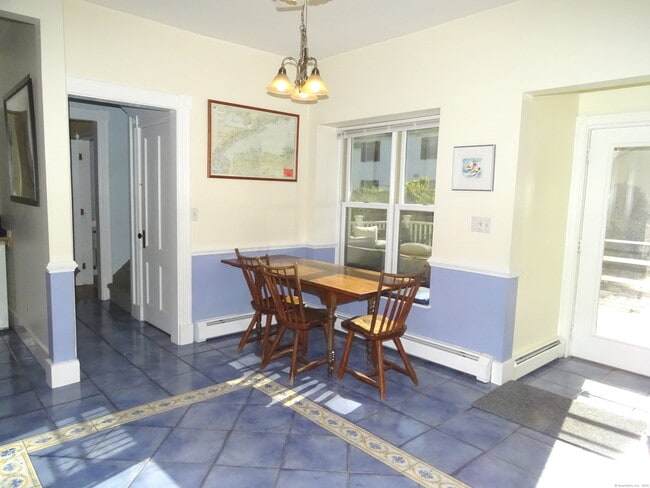 Building Photo - 101 S Main St