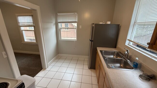 Building Photo - 431