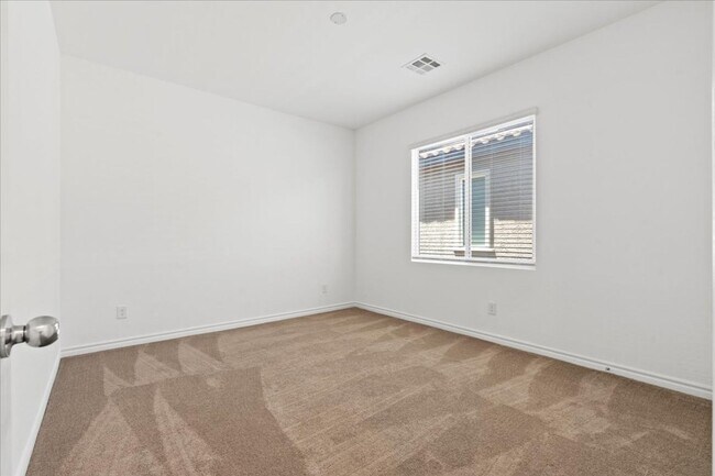 Building Photo - Spacious 5-bedroom home in gated community